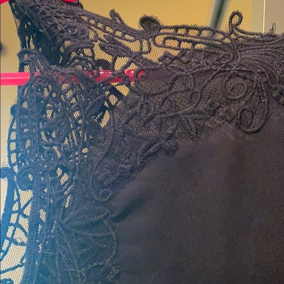 Black lace open back tank - Picture 4 of 4